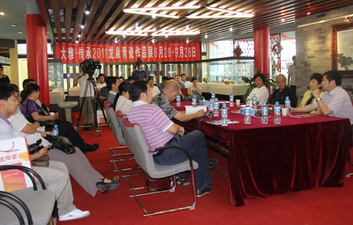 北京閩龍?zhí)沾伤囆g(shù)館館長陳進(jìn)林致青瓷展開幕詞