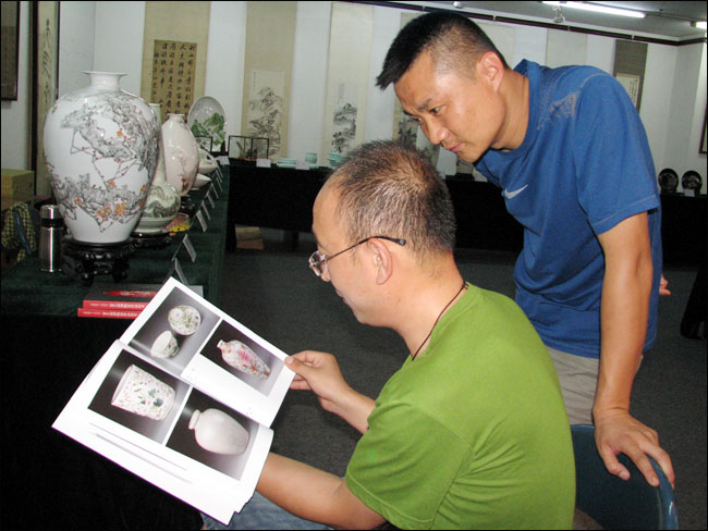 2011淄博陶瓷珍玩拍賣(mài)(展示)會(huì)預(yù)展拉開(kāi)帷幕 2011淄博陶瓷珍玩拍賣(mài)(展示)會(huì)預(yù)展拉開(kāi)帷幕