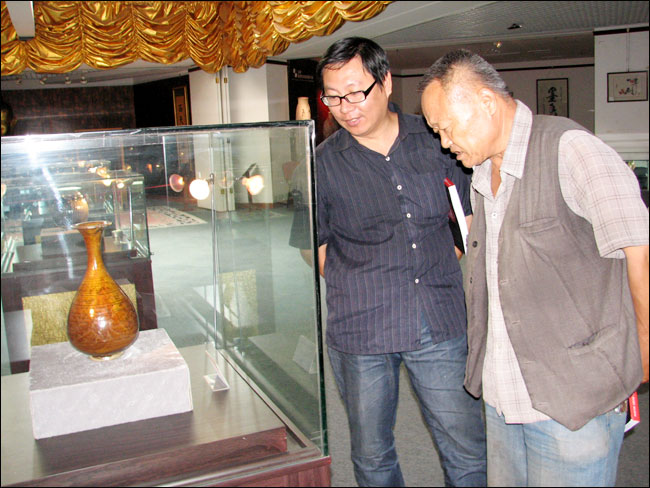 2011淄博陶瓷珍玩拍賣(mài)(展示)會(huì)預(yù)展拉開(kāi)帷幕 2011淄博陶瓷珍玩拍賣(mài)(展示)會(huì)預(yù)展拉開(kāi)帷幕