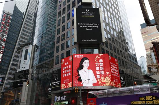 國(guó)民女神Angelababy攜手冠珠陶瓷亮相紐約時(shí)代廣場(chǎng),向全世界人民拜年