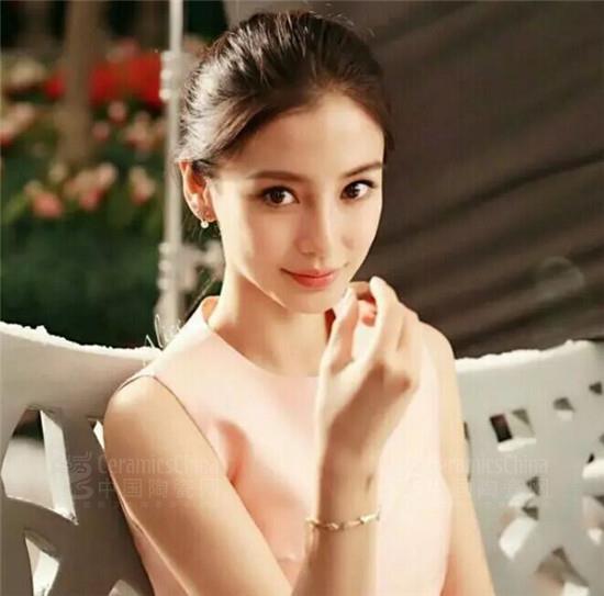 Angelababy從普通的平面模特到如今萬(wàn)眾關(guān)注的國(guó)民女神