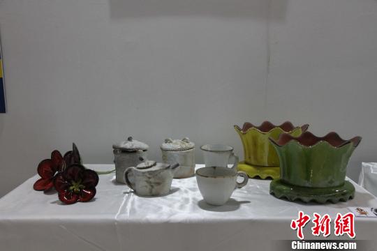 瑞典陶瓷藝術(shù)家的作品。 曾潔 攝 瑞典陶瓷藝術(shù)家的作品。 曾潔 攝